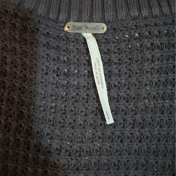 Free People Moonshine Sweater Size S Blue Cut Out Cold Shoulder Raw Edge (a3 - Picture 6 of 11